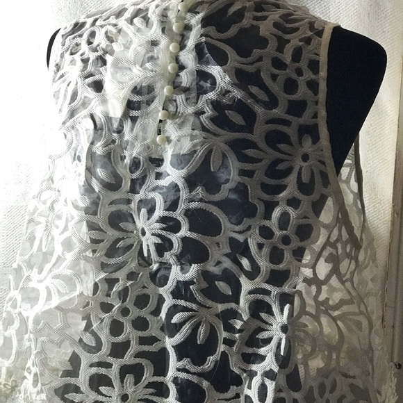 Sea foam green and off white floral lace tank top - Picture 2 of 6